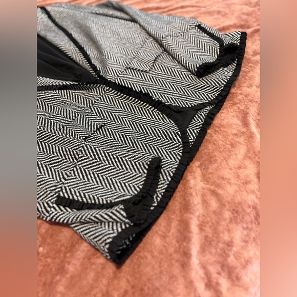 Chico’s Chevron Blazer with Black Trim SZ1 - Picture 9 of 9